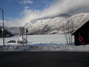 Zaledenelo jezero (2)